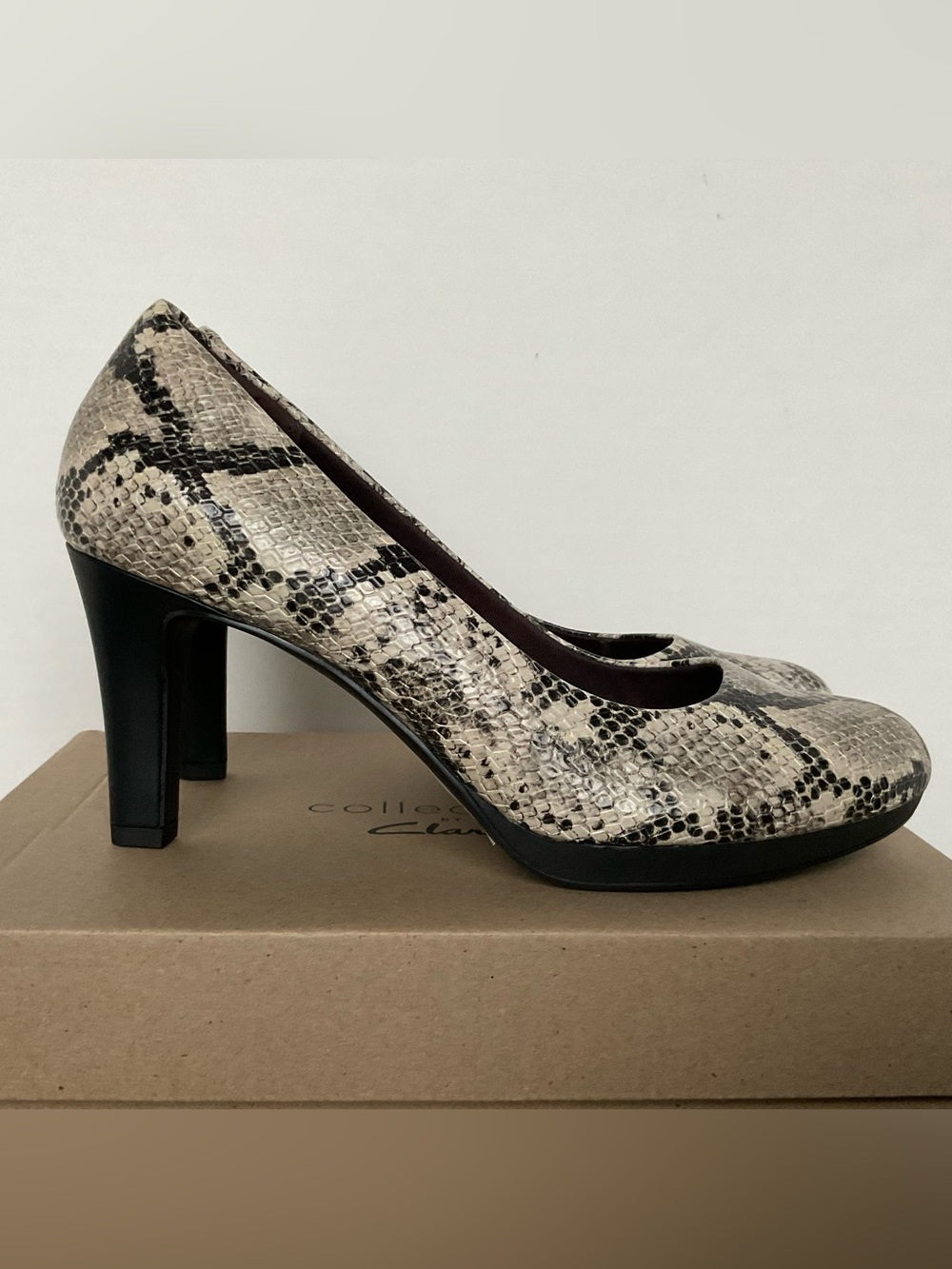 CLARKS Women’s Adriel Viola Taupe Snake Print Pumps 8.5 W NWB